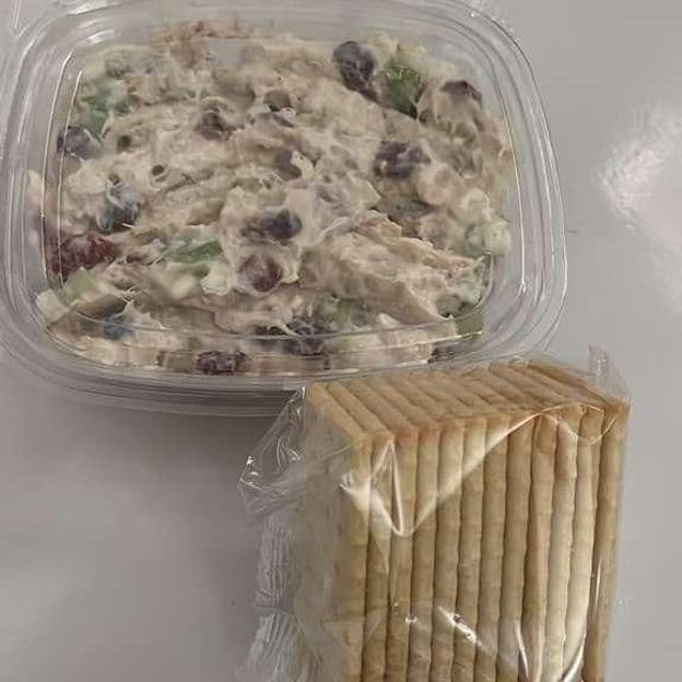 Ensalada De Pollo Con Cranberry/ Chicken Cranberry Salad(8 oz)